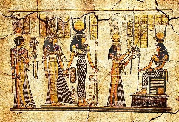 5. Eski Mısır'da, arıları firavundan uzaklaştırmak için kölelere kan veya bal sürülürdü.
