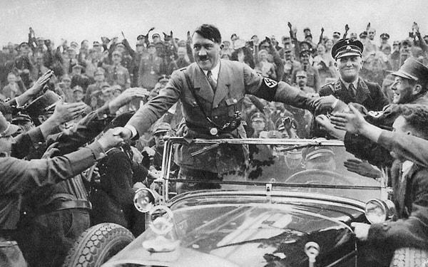 7. Hitler, Mussolini ve Stalin Nobel Barış Ödülü'ne aday gösterildi.