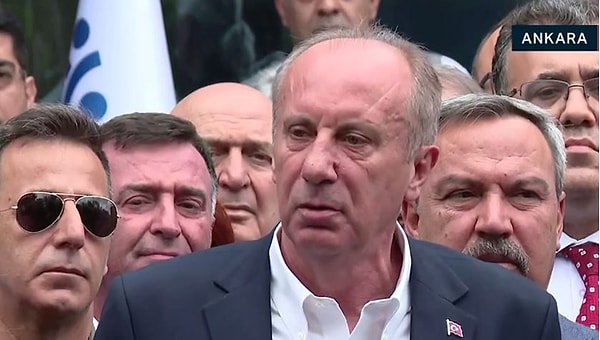 "45 gündür direniyorum. Adaylıktan çekiliyorum, bunu memleketim için yapıyorum. Hiçbir bahaneleri kalmasın. Seçimi kaybettiklerinde seçimin sabahı bütün suçu bize atacaklar" diye konuşan İnce'nin bu açıklamasının ardından seçim gündemi yoğunlaştı.