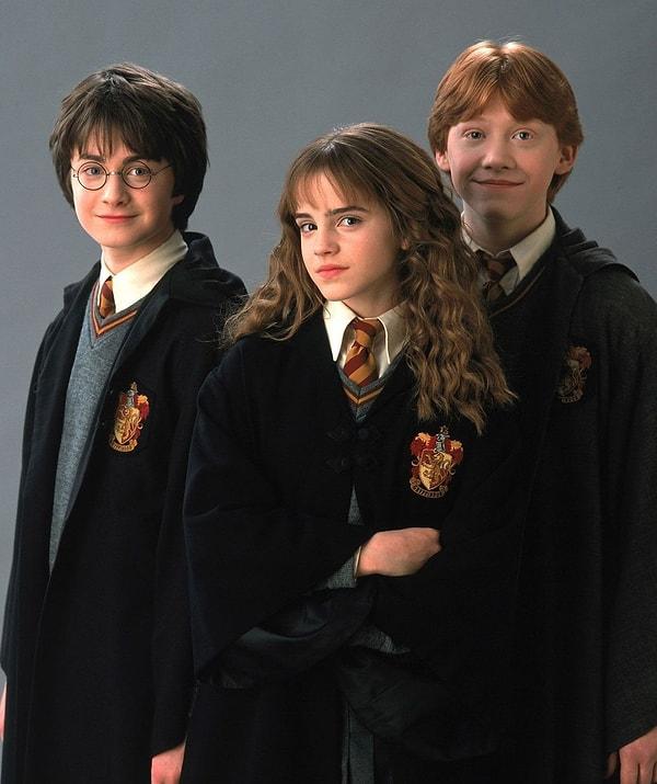 2. J.K. Rowling, Harry Potter dizisinde Harry, Hermione ve Ron'u canlandıracak oyuncuları kendi seçecek.