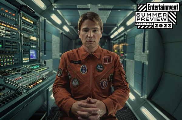 Действие "За морем" разворачивается в альтернативном 1969 году и будет сосредоточено на двух мужчинах, которые отправляются в опасную высокотехнологичную миссию с экстремальными последствиями.