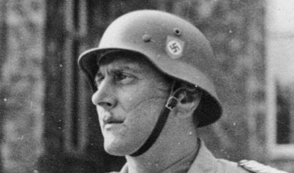 Otto Skorzeny, II. Dünya Savaşı sırasında yaptığı cesur baskınlarla ün kazanan, yüksek rütbeli bir SS subayıydı.
