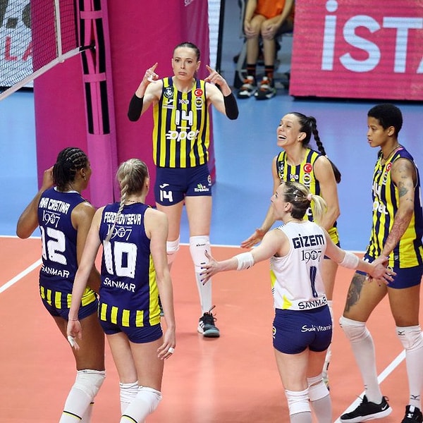 Fenerbahçe Opet, Sultanlar Ligi Final Etabı üçüncü karşılaşmasında Eczacıbaşı Dynavit’i 3-2 mağlup ederek seride durumu 3-0’a getirdi ve şampiyonluğa ulaştı 🏆