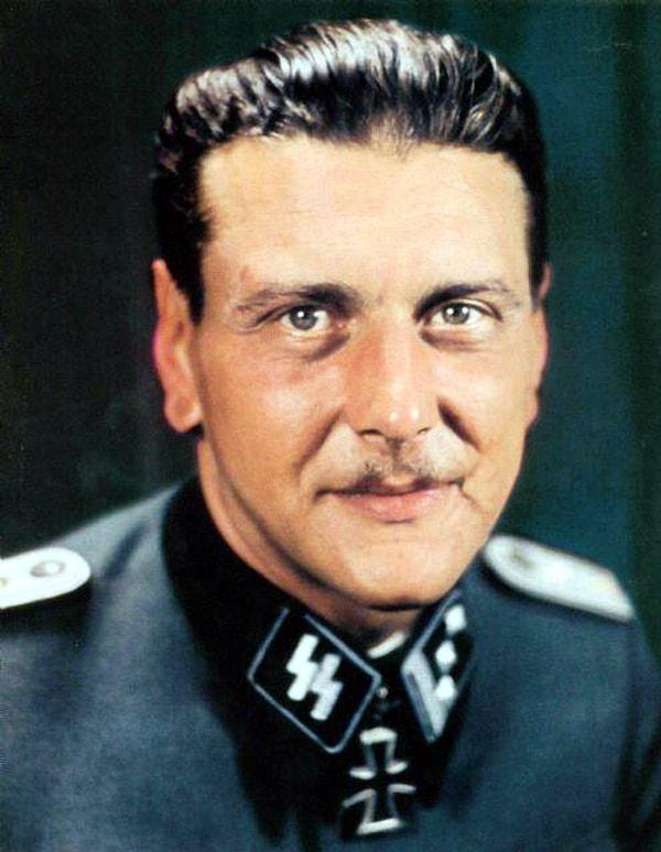 Savaştan sonra Skorzeny Müttefikler tarafından kısa bir süre hapsedildi, ancak daha sonra kendisini mahkemeye götürmek üzere gelen Amerikan askeri üniforması giyen 3 eski SS subayının yardımı ile hapisten kaçırıldı.