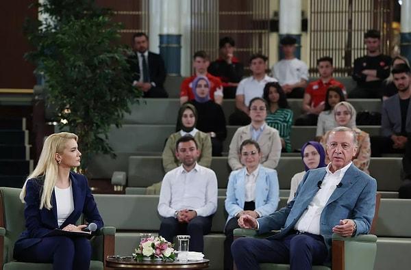 Millet Kütüphanesi'nde gençlerle bir araya gelen Cumhurbaşkanı Recep Tayyip Erdoğan, yayınlanan programda gençlerin sorularına yanıt verdi.
