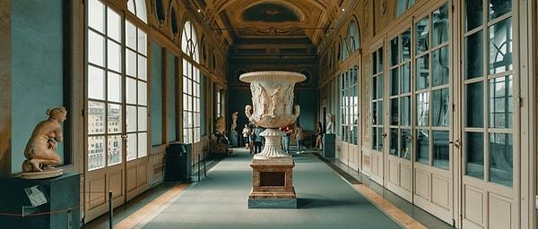 Uffizi Galerisi bir müzeden çok daha fazlasıdır; sizi İtalyan Rönesansı'na geri götüren bir zaman kapsülüdür.