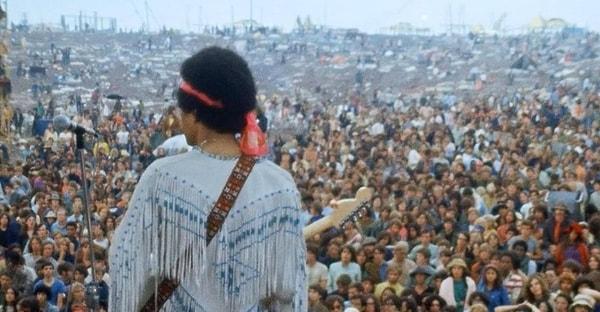 İkonik sanatçıları ve performanslarını (Jimi Hendrix, Janis Joplin ve Who'nun performansları gibi) yakalamanın yanı sıra festivalin katılanlar için nasıl bir deneyim olduğunu belgeliyor ve izleyiciye aynı atmosferi tattırıyor.