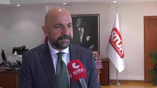 Radyo ve Televizyon Üst Kurulu üyesi İlhan Taşcı da kendisine randevu vermeyen TRT Genel Müdürü Zahid Sobacı’ya bazı sorular yönelterek kafaları karıştıran iddialar ortaya attı.