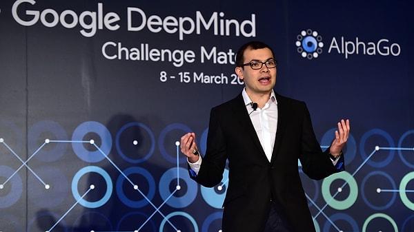 Google'ın şirketi olan DeepMind tarafından geliştirilen yapay zeka ile desteklenen robotlar nasıl futbol oynanacağını en az bir insan kadar iyi gösterdi.