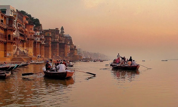 1. Одна из самых полноводных и длинных (2700 км рек Южной Азии), вместе с притоком занимает 3-е место в мире по водоносности после Амазонки и Конго.