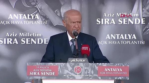 MHP lideri Devlet Bahçeli, yarınki seçim öncesi son mitingini bugün Antalya'da gerçekleştirdi.