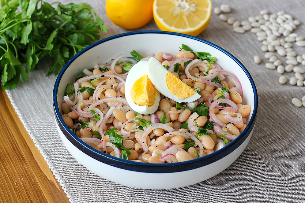 A Flavorful Turkish Salad - Recipe and Savory Descriptions