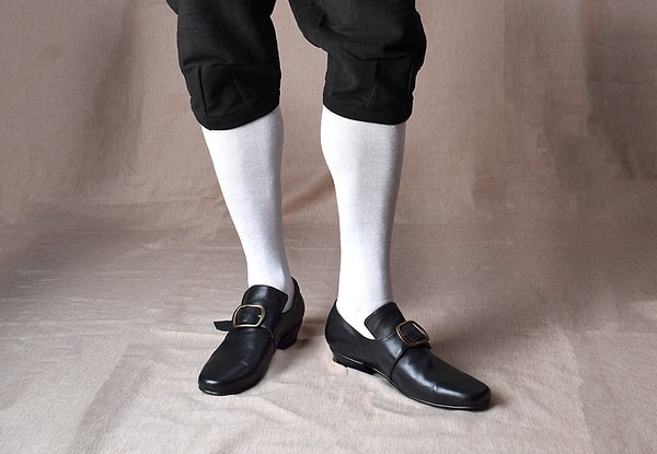 18. yüzyılda hem erkekler hem de kadınlar, süslü ayakkabılar giyerek zenginliklerini sergilediler.