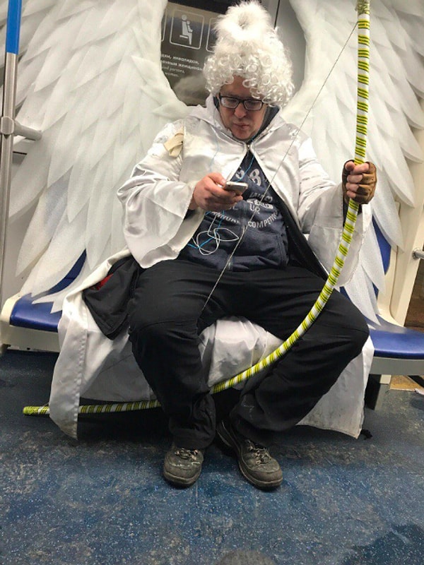 20. Ангелы в метро!