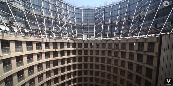 Ponte City'de yaşayan 10 bin kişinin tek bir gecede tahliye edildiğine dair söylentiler yayılmıştı.