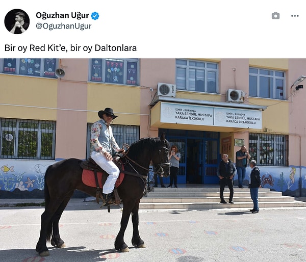 10. İzmir'de bir vatandaş ata binerek oy kullanmaya gitti...