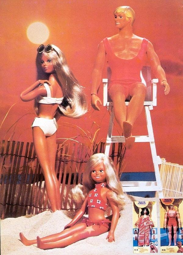 1972 yılına gelindiğinde ise ilk bronz tenli Barbie üretildi. Üstelik yanında güneş kremi ve güneş gözlüğü aksesuarları da vardı!