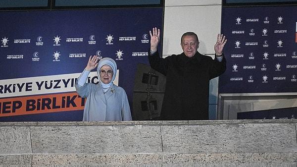 Cumhur İttifakı'nın Cumhurbaşkanı adayı Recep Tayyip Erdoğan, dün akşam 02:00 sularında 'erken balkon konuşması' yaptı.