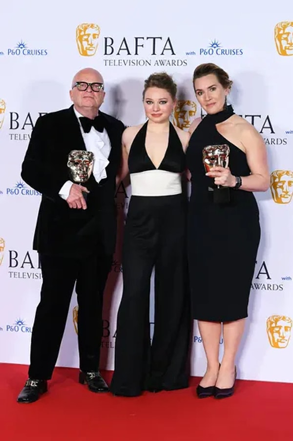 На фото: Миа Триплтон, Кейт Уинслет и режиссер Доминик Саваж