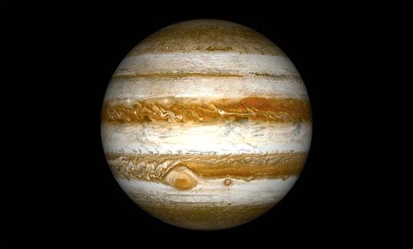 15. Güneş sistemimizdeki en büyük gezegen olan Jüpiter'in en az kaç uydusu vardır?
