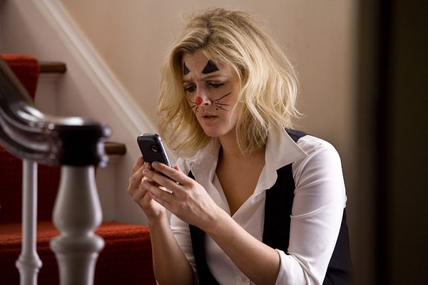 1. Что вы делаете первым делом, когда берете телефон в руки?