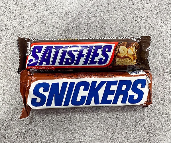 30. «Размер батончика Snickers 1980-х по сравнению с батончиком, купленным сейчас»