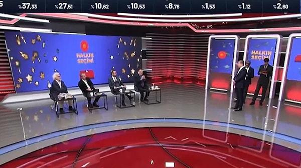 YSK'nın yayın yasağını 18:30'da kaldırmasının ardından 2023 Genel Seçimleri'ne dair detayları paylaşmaya başlayan kanallardan bir tanesi de Halk TV'ydi.