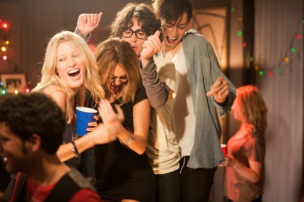 6. Как вы ведете себя в больших компаниях?