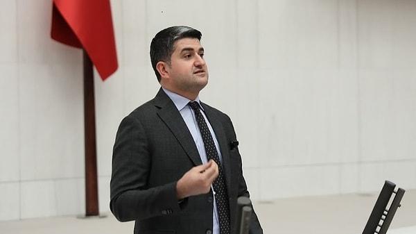 Gazeteci İsmail Saymaz, Onursal Adıgüzel’in Kemal Kılıçdaroğlu tarafından görevden alındığını iddia etti.