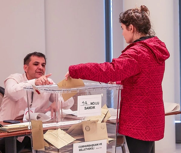 14 Mayıs’ta gerçekleştirilen seçimlerde adayların yüzde 50’yi geçememesi sonrasında Cumhurbaşkanlığı için 28 Mayıs’ta yeniden sandık başına gidilecek.