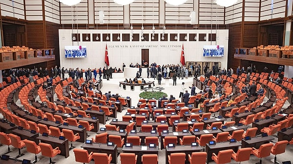 Ak Parti, seçimin ikinci turunda seçmene “Meclis çoğunluğu Cumhur İttifakı’nda. Karar alınabilmesi için yürütmenin de Cumhur İttifakı’nda olması gerekir, aksi takdirde istikrar olmaz, kaos olur” tezini işleyecek.