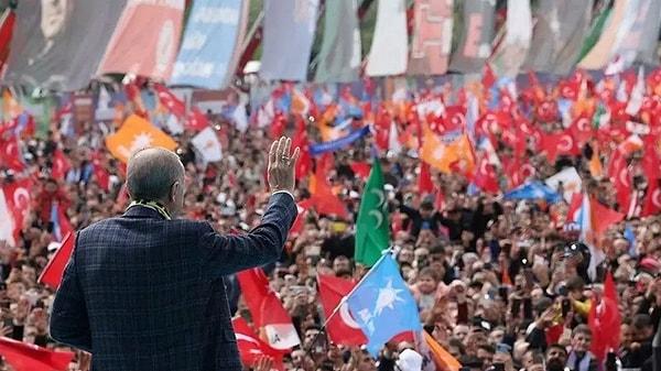 Selvi yazısında ayrıca Erdoğan'ın ekonomik durumun etkilerini en fazla hisseden şehirli ve ortadirek seçmene bu kampanya döneminde daha fazla ağırlık vereceğini ekledi.