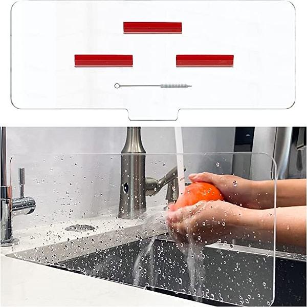 14. Bulaşıkları yıkarken etrafa su sıçramasını engelleyecek bir su sıçrama önleyici panel.