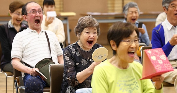 Çalışmalara katılanlardan biri olan 79 yaşındaki Akiko Takizawa, "Bir gülümsemenin ne kadar önemli olabileceğini hatırladım." dedi.