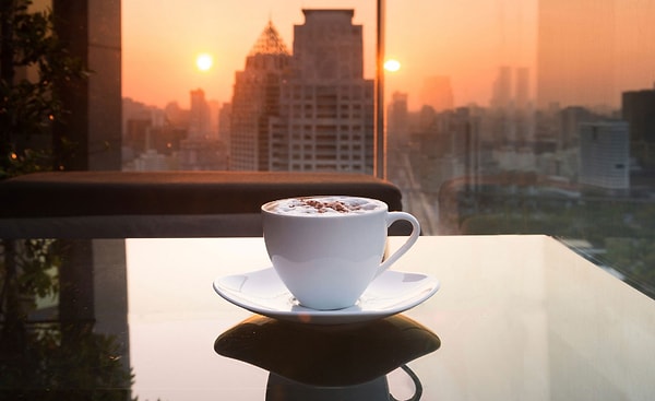 1. Вы обязательно начинаете день с чашки кофе.