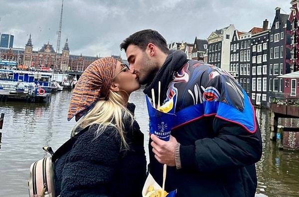 Hatırlarsınız ünlü şarkıcı, sosyal medya hesabından sevgilisiyle Amsterdam'da çekildikleri fotoğrafı paylaşarak ilişkisini ilan etmişti.