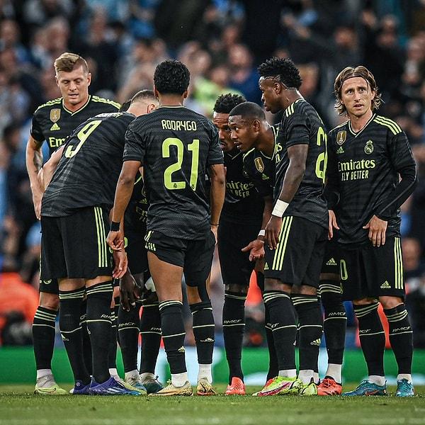 Manchester City'nin büyük baskısıyla başlayan karşılaşmada Madridli futbolcular pas yapmakta zorlandı.