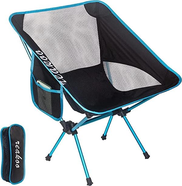 9. Ultra hafif taşınabilir kamp sandalyesi, masayı ayrı getirecek olanlar için ideal bir seçim olacaktır.