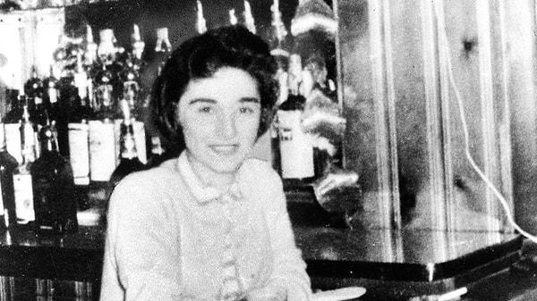 Kitty Genovese, 13 Mart 1964 yılında bıçaklandı ve tecavüze uğradı: Evinin önünde saldırıya uğrayan genç kadın, New York'un en kalabalık yerlerinden birinde yaşıyordu.