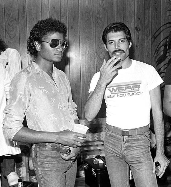 10. Queen'in vokalisti Freddie Mercury ve Micheal Jackson bir partide. (1982)