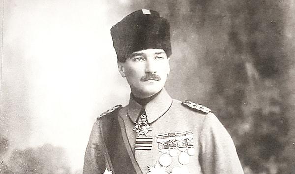 Mustafa Kemal Paşa, gencecik bir subayken Libya çöllerinde başladığı mücadelesini uzun yıllar sürdürdü.