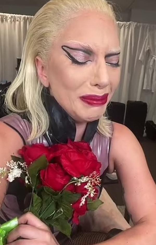 Bundan yaklaşık 6 yıl önce şiddetli ağrılara sebep olan fibromiyalji hastalığıyla yüzleştiğini hayranlarıyla paylaşan Gaga, o süre zarfında birçok turnesini iptal etmek zorunda kaldı.