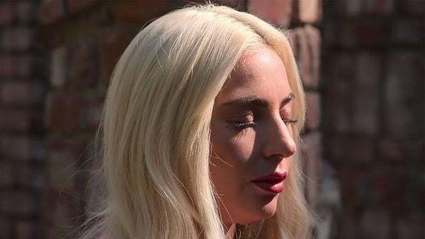 Lady Gaga katıldığı bir programda 19 yaşında cinsel istismara uğradığını ve bu nedenle TSSB (Travma Sonrası Stres Bozukluğu) yaşadığını açıklamıştı.