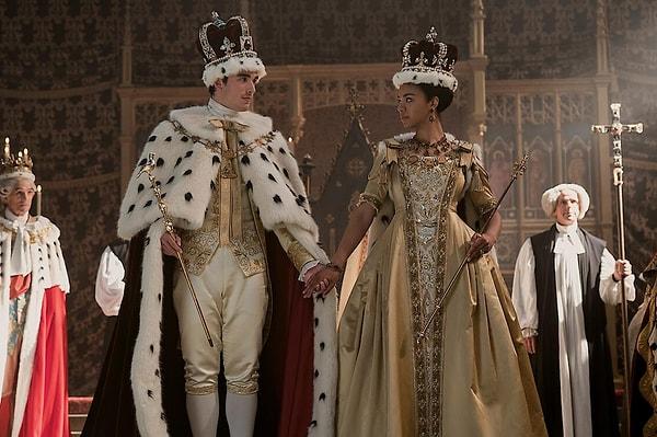 Shonda Rhimes tarafından yaratılan, Kraliçe Charlotte ve Kral George'un aşk hikayesinin anlatıldığı dizinin tüm dünyada elde ettiği başarı sonucunda sosyal medyadan aldığı tepkilere bakalım: