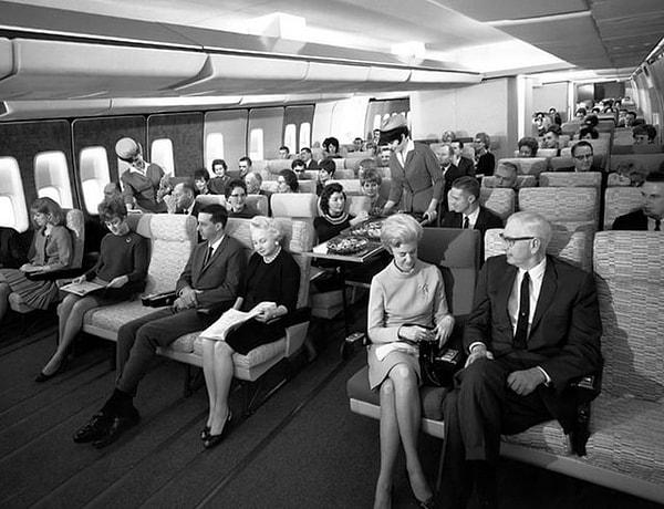 7. 1960'lı yıllarda, en büyük hava şirketlerinden birinin ekonomik yolcu hizmeti👇