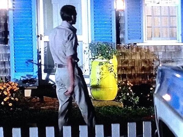 4. Jaws 2 (1978) filminde Brody, ilk filmdeki fıçısını artık saksı olarak kullanıyor.