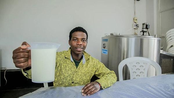 13. Ruanda'da insanların sosyalleşmek ve süt içmek için gittikleri "süt barları" olduğunu biliyor muydunuz?