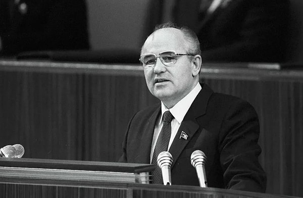 2. В какие годы Михаил Горбачев был у власти?