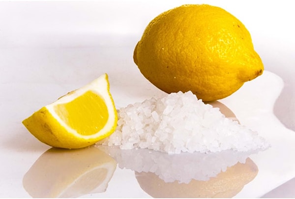 Limon tuzu her ne kadar doğal bir ürün olsa da güçlü asidik yapısı nedeniyle mermer ve doğal taş yüzeylerde aşındırıcı etki yapabilir.