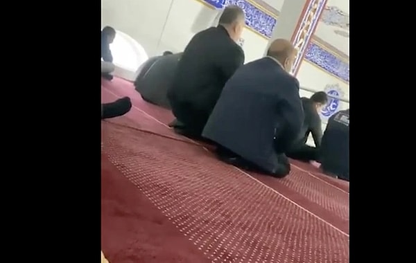 Diyanet İşleri Başkanlığı konu ile ilgili yaptığı yazılı açıklamada, “Bazı medya mecralarında yer alan, İstanbul’un Sultangazi ilçesindeki bir camide yaşandığı iddia edilen görüntülere ilişkin Başkanlığımız tarafından derhal soruşturma başlatılmıştır” ifadeleri kullanıldı.